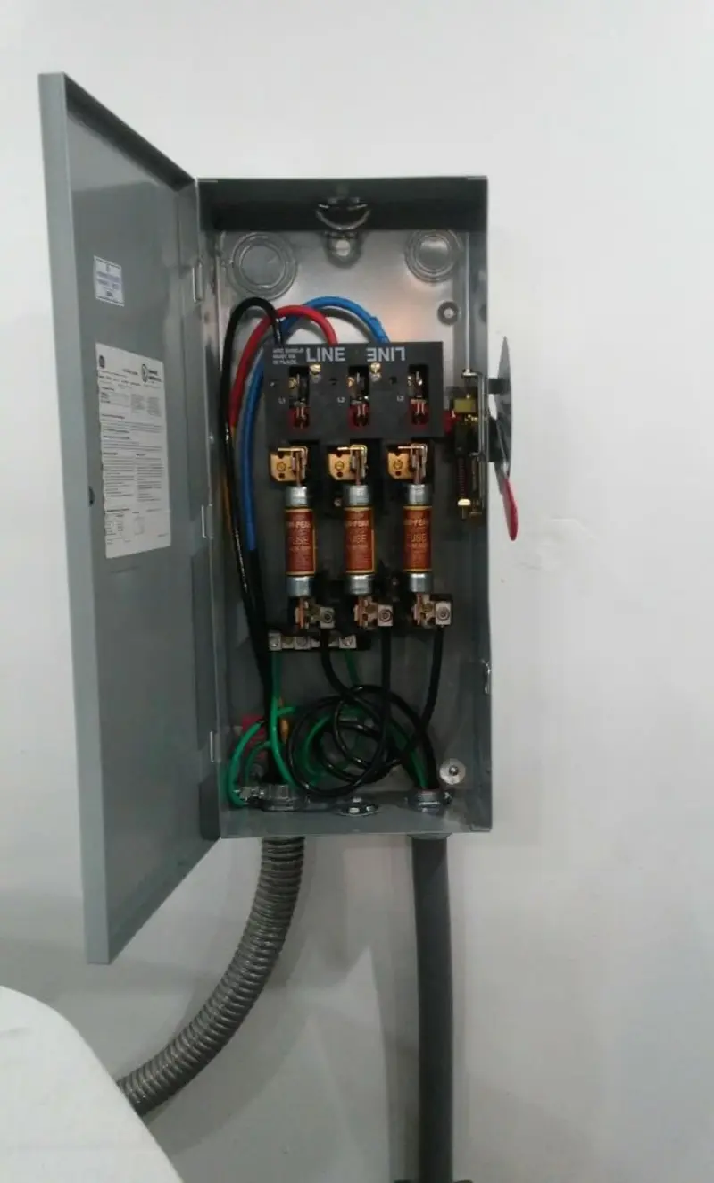 Three-phase disconnect switch installed for Electrical Wiring & Rewiring in San Buenaventura (Ventura)